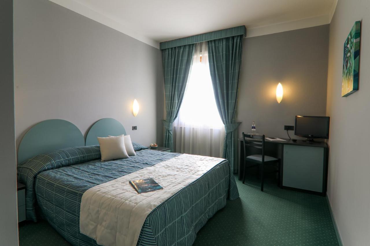 Hotel Vittoria 손드리오 외부 사진