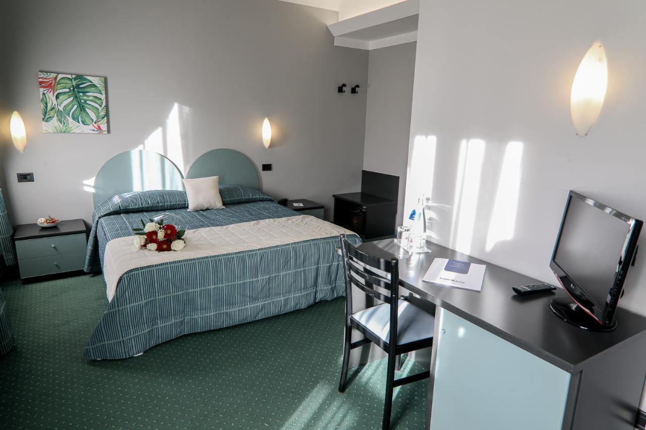 Hotel Vittoria 손드리오 외부 사진
