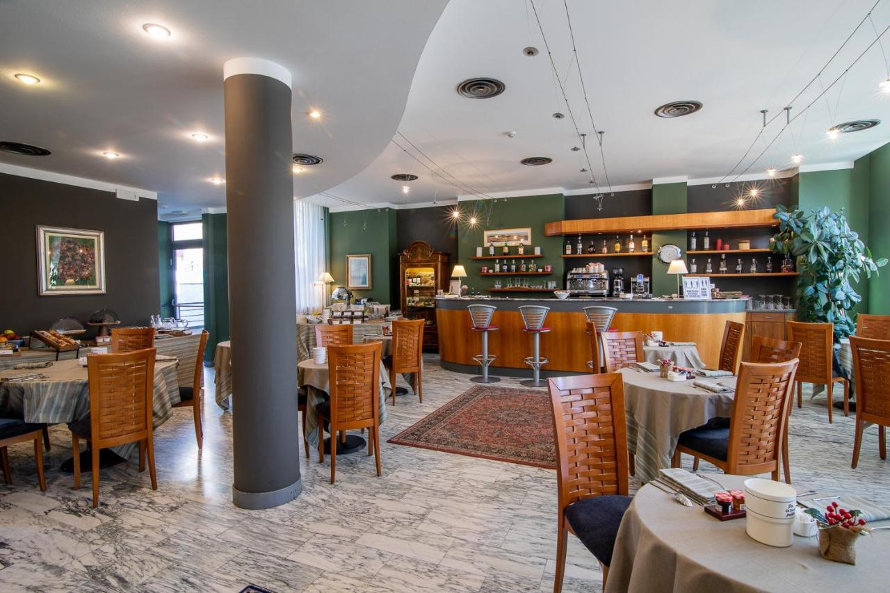 Hotel Vittoria 손드리오 외부 사진