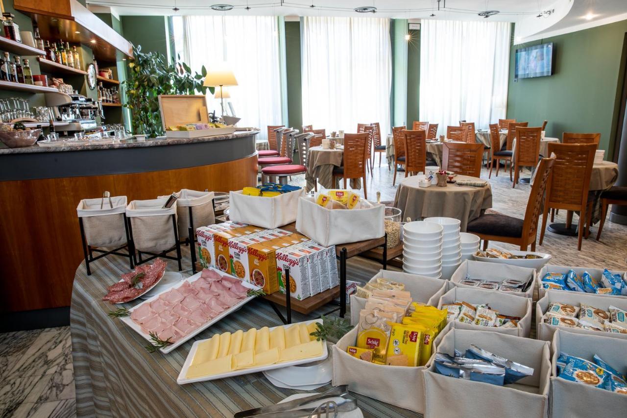 Hotel Vittoria 손드리오 외부 사진